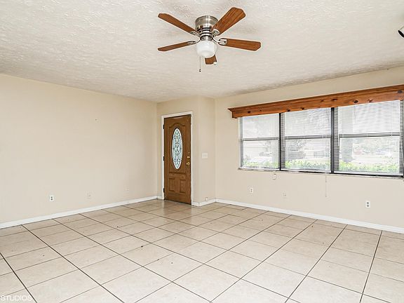 4th image of 1181 SW Sarto Lane