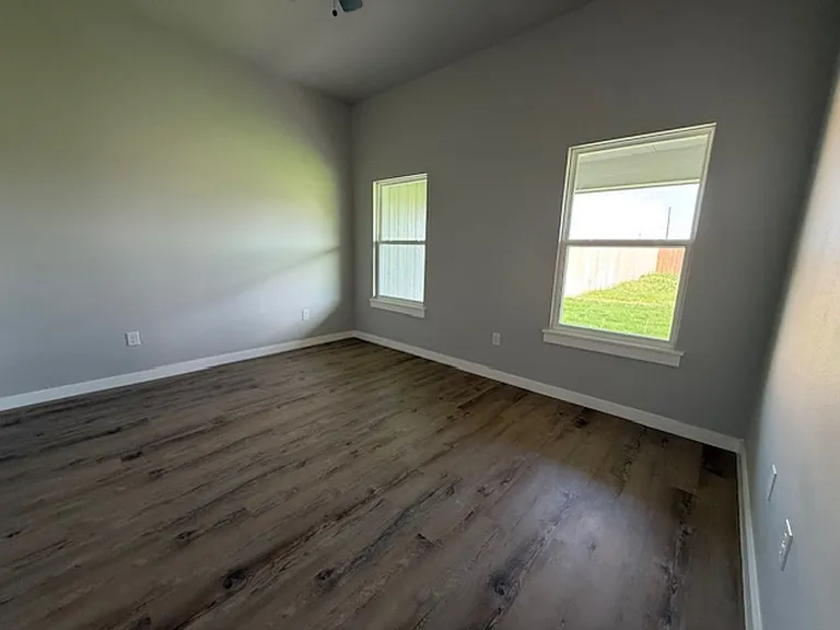 962 Minda St — Photo 12