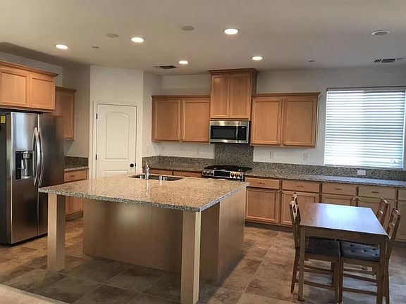5th image of 654 Snapdragon St