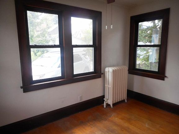 5th image of 1078 McLean Ave