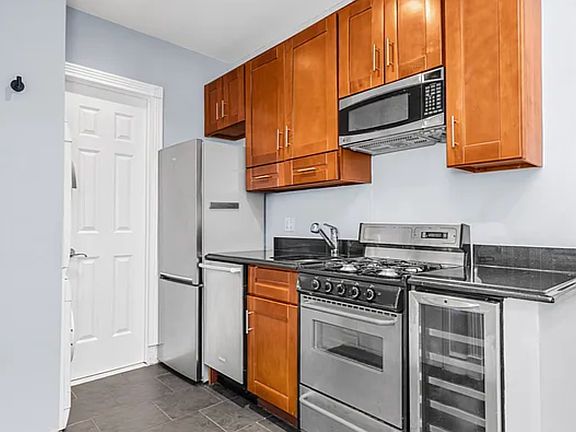 3rd image of 329 W 14th St APT C1