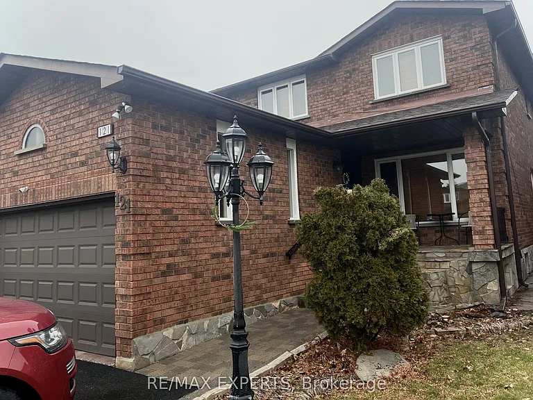 121 Jackman Cres — Photo 1