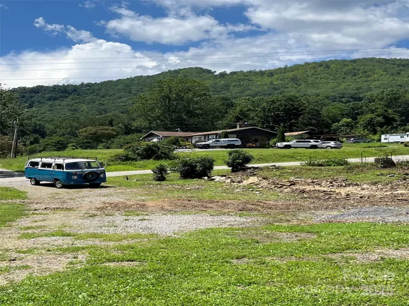 102 Sheepback Mountain Rd, Maggie Valley, NC 28751