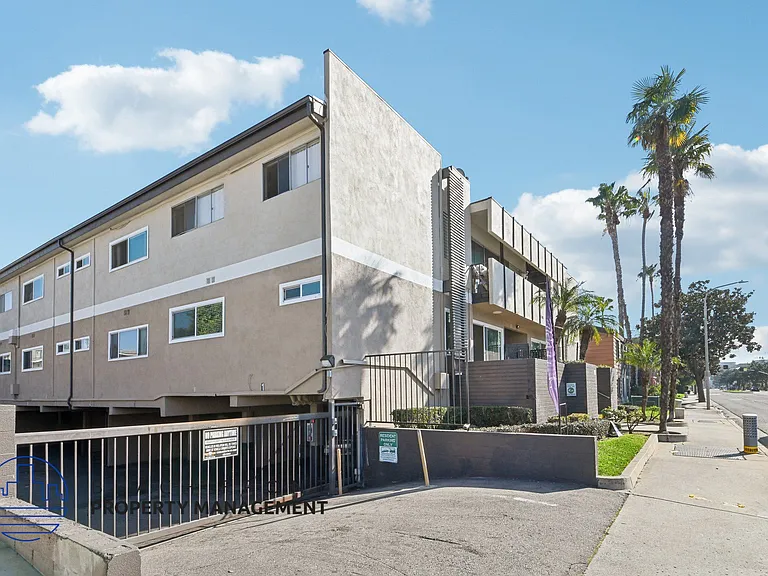 1105 N. Flower St. — Photo 19