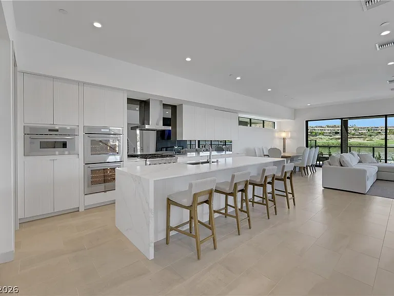 66 Lakefront Dr — Photo 9