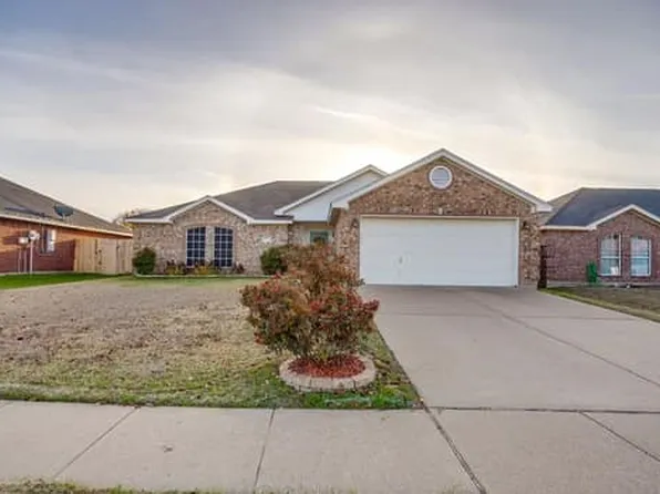 951 Morgan Dr, Burleson, TX 76028