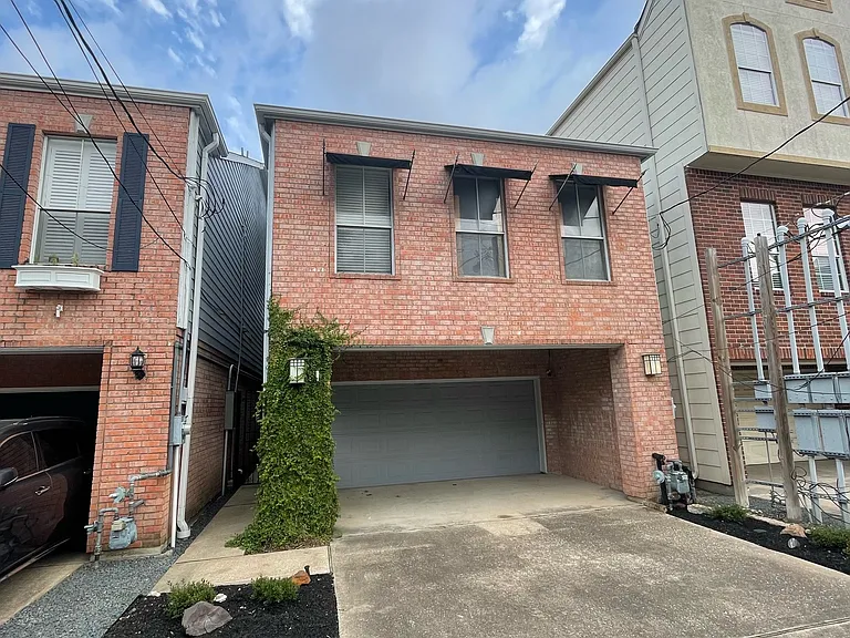 917 Birdsall St — Photo 1