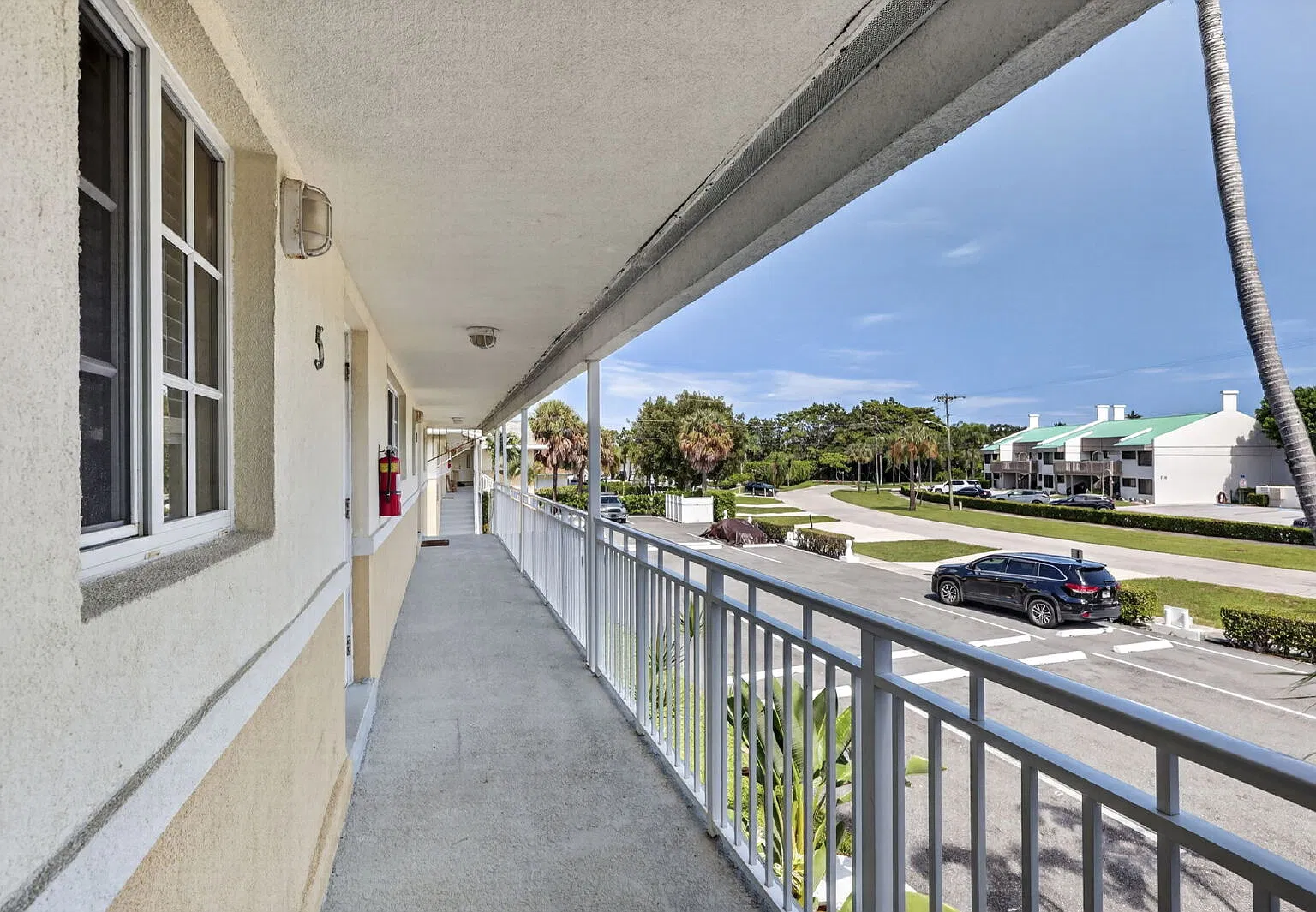 2 bed, 1.0 bath, 800 sqft, $2,000 — Photo 2