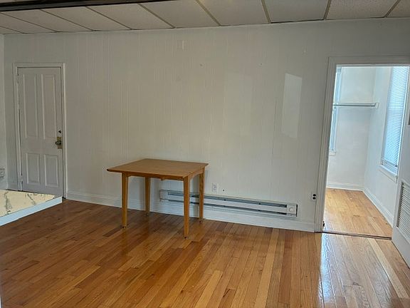 4th image of 7990 Oxford Ave