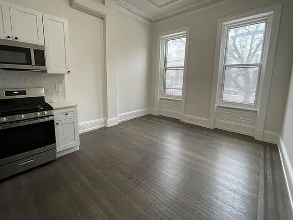 5th image of 2037 Spring Garden St #1FF