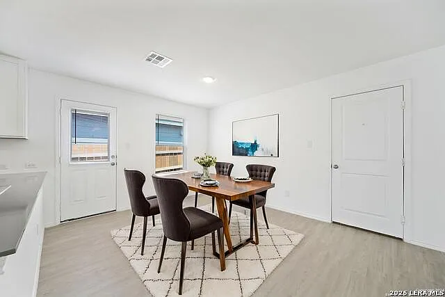 3 bed, 2.0 bath, 1130 sqft, $1,525 — Photo 2