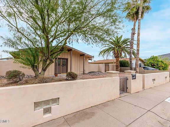 3rd image of 2352 W PARADISE Drive