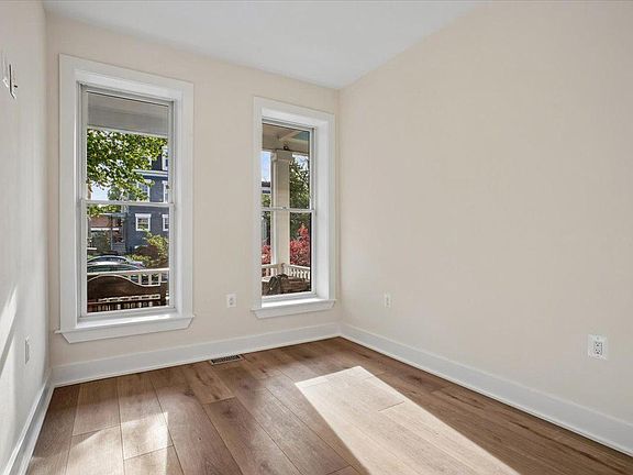 4th image of 329 16th St SE #1