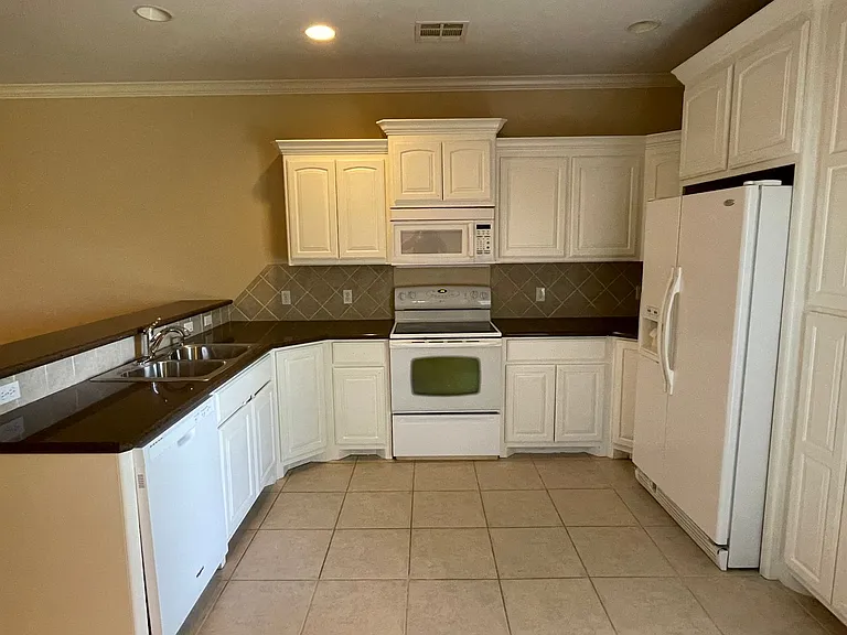11311 NW 121st Pl — Photo 6