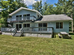 2575 Country Club Dr, Tobyhanna, PA 18466