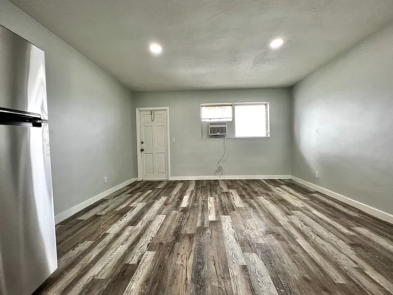 750 NW 9th Ave #3B — Photo 9