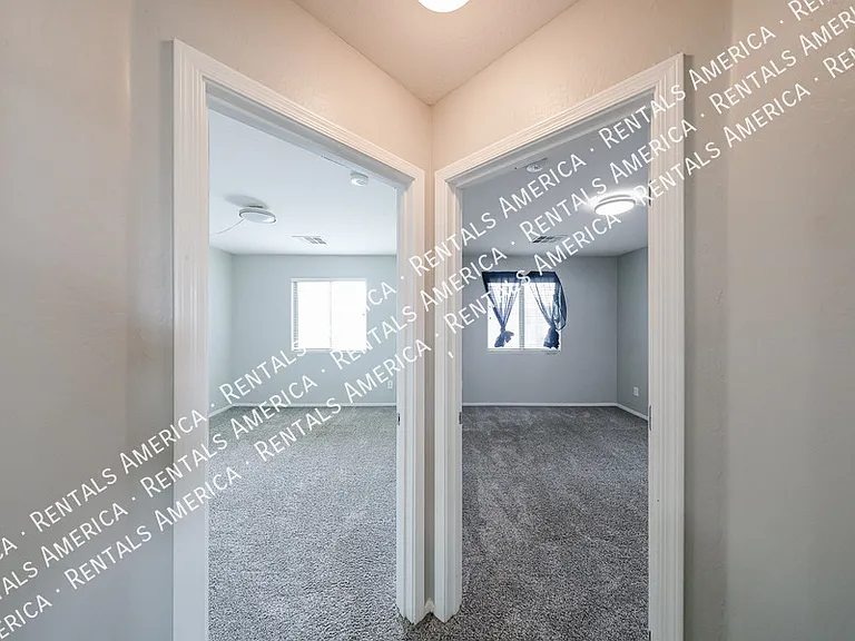 4563 E Oxford Ln — Photo 45