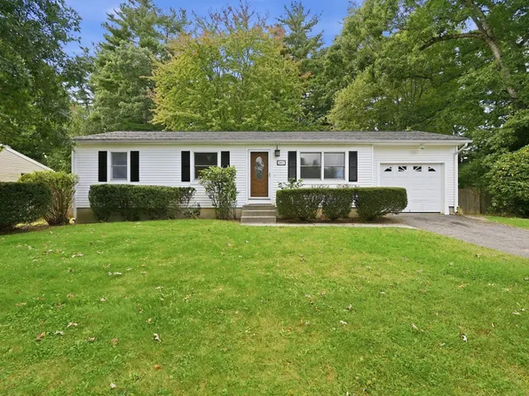 202 Glenoak Dr, Springfield, MA 01129
