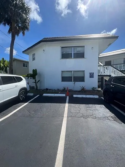 2 bed, 900 sqft, $1,895 — Photo 3
