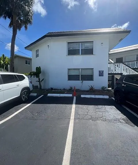 2401 NW 9th Ave #3 — Photo 3
