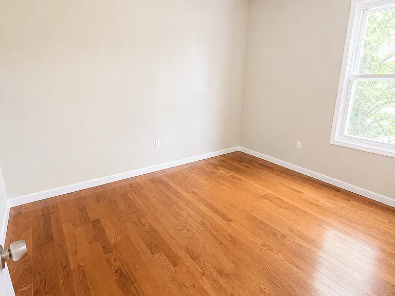379 Hawthorne Ave #3 — Photo 14