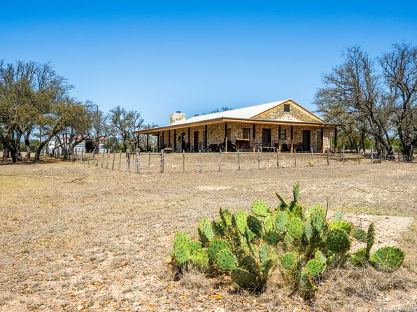 8631 deer crossing dr, Fort McKavett, TX 76841