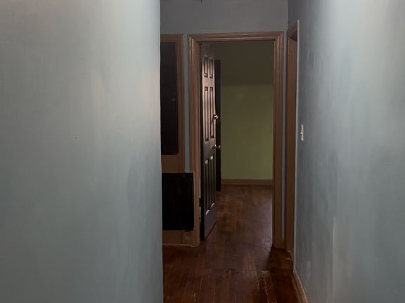 4th image of 421 Walton St