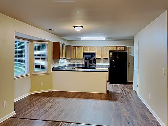 5th image of 4749 Cades Cove Dr