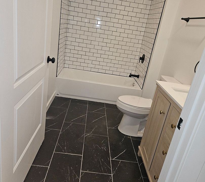2nd image of 2300 10th Ave #107