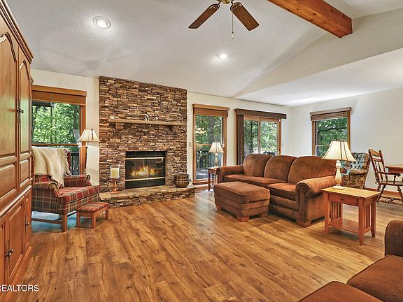 4th image of 107 Markham Ln