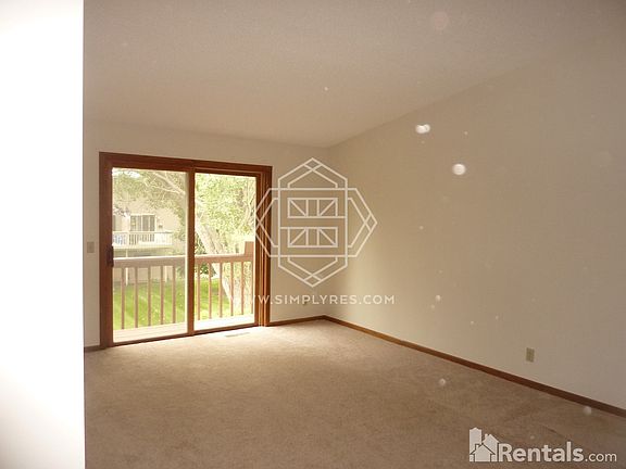 4th image of 736 Parkside Dr