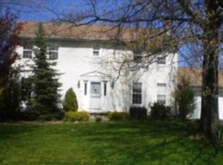 8890 Tanglewood Trl, Chagrin Falls, OH 44023