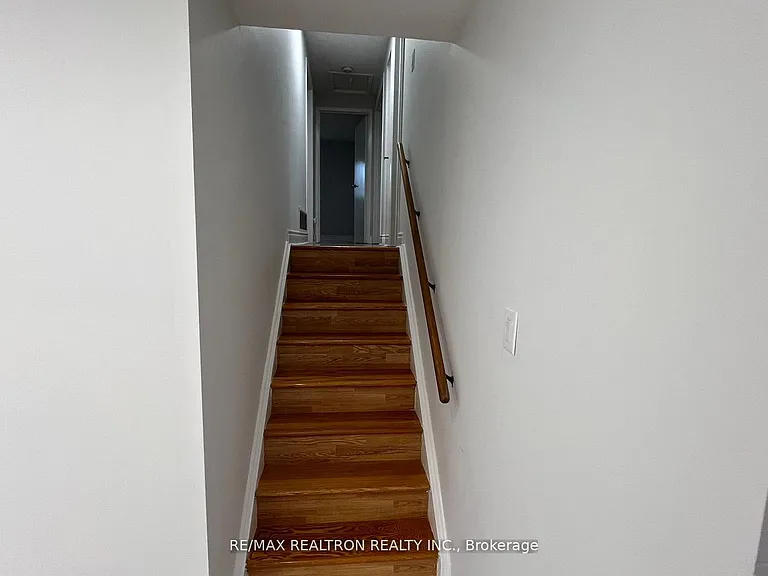 163 Ingleton Blvd #UPPER — Photo 5