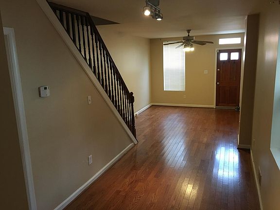 Living room (unfurnished)