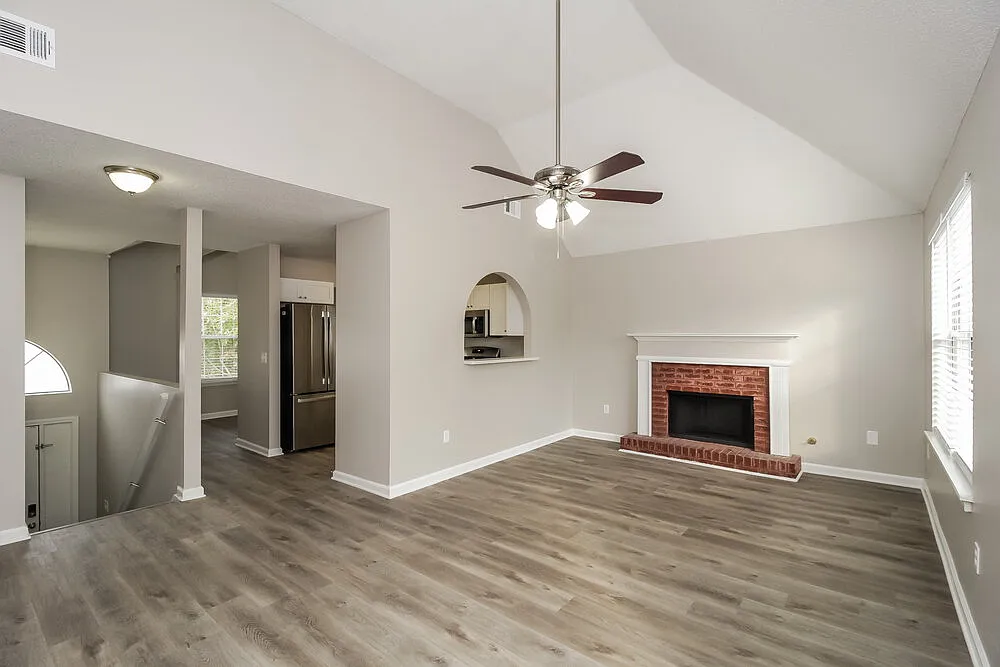 4 bed, 3.0 bath, 1720 sqft, $2,155 — Photo 4