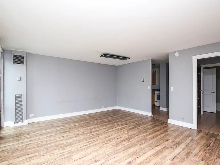 1 E Scott St #505 — Photo 3