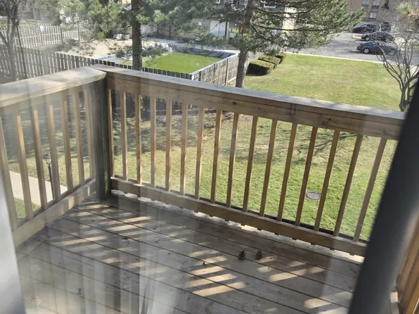 45270 Keding St APT 303, Utica, MI 48317