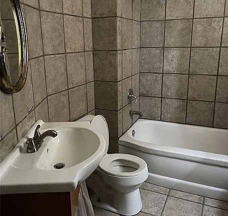 3rd image of 1223 Sylvanie St #1