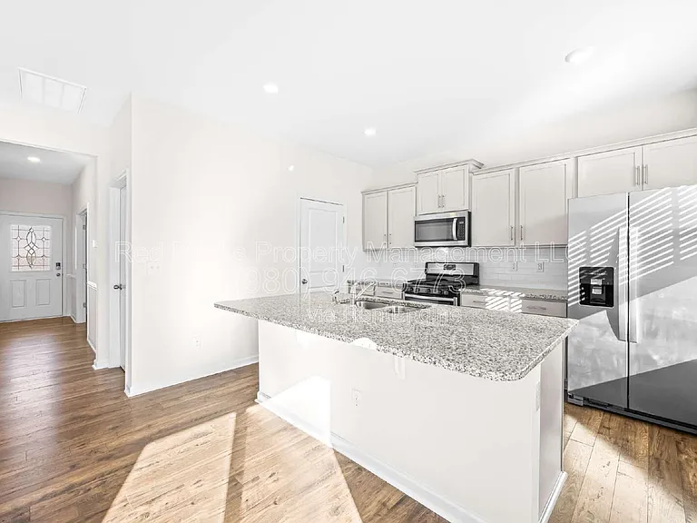 4015 Meadow Green Dr — Photo 11