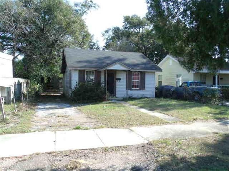 1st image of 210 N G St