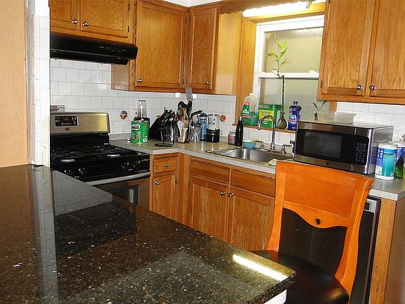 4th image of 326 Madison St #1