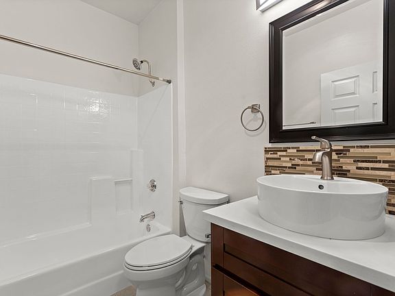 4th image of 4741 Radford Ave APT 201
