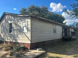 414 Davis Ave, Devine, TX 78016
