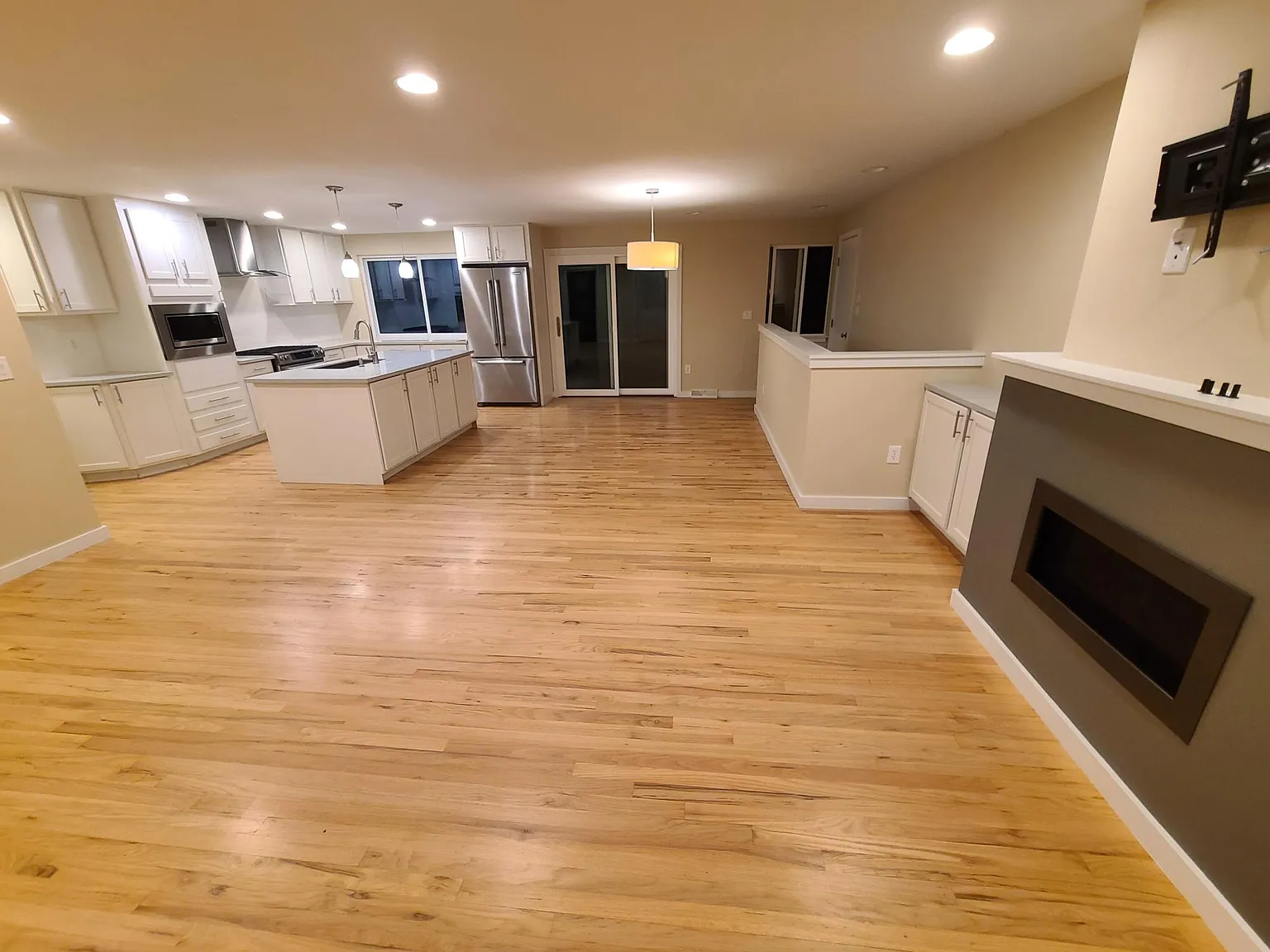 3 bed, 2520 sqft, $3,800 — Photo 3