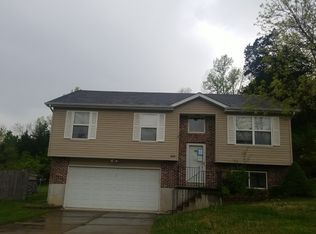 3913 Country Club Dr, Imperial, MO 63052