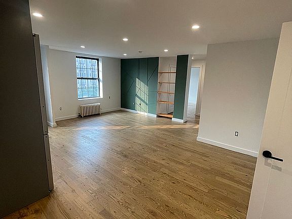 3rd image of 2816 Douglas Blvd #5L