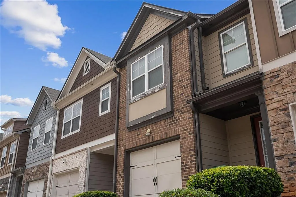 3 bed, 2.5 bath, 1600 sqft, $1,950 — Photo 2