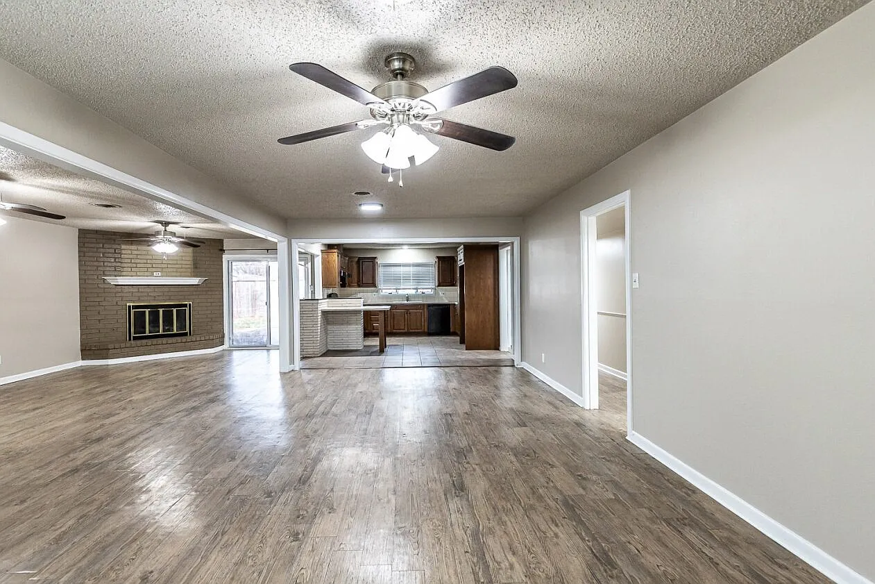 3 bed, 2.0 bath, 1818 sqft, $1,695 — Photo 3