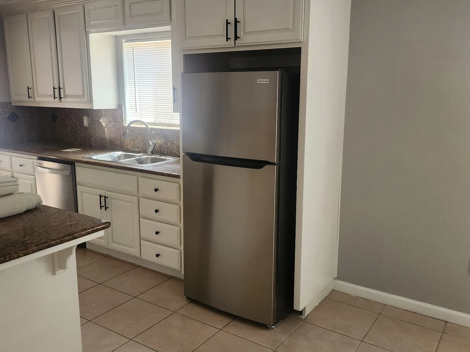 4 bed, 1825 sqft, $2,500 — Photo 2