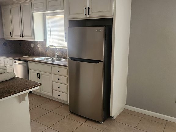 2nd image of 825 F St